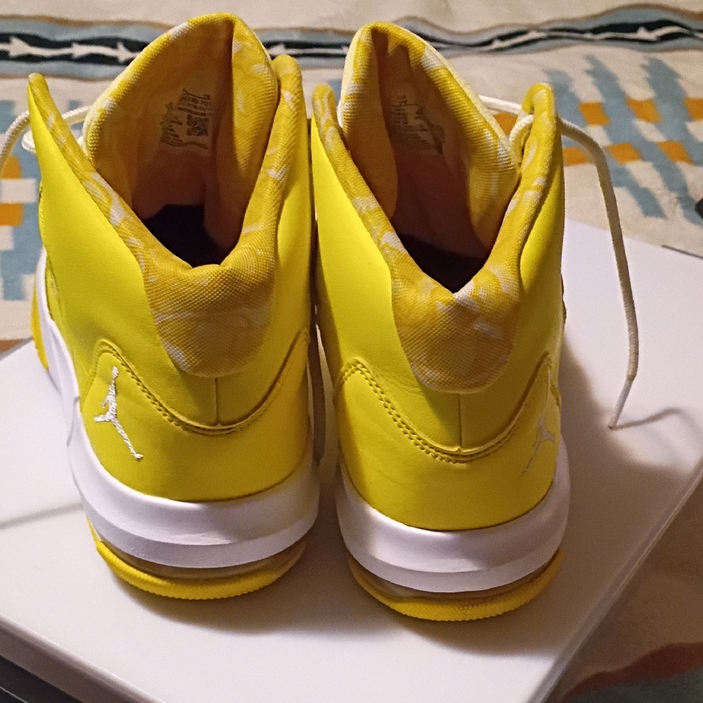 Nike Yellow Athletic Shoes - Picture 7 of 11